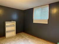 540 S 8th St, Akron, IA 51001