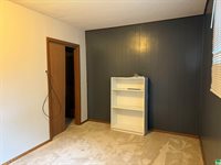 540 S 8th St, Akron, IA 51001