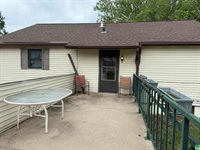 540 S 8th St, Akron, IA 51001