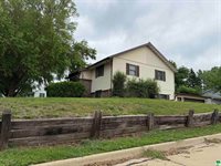 540 S 8th St, Akron, IA 51001