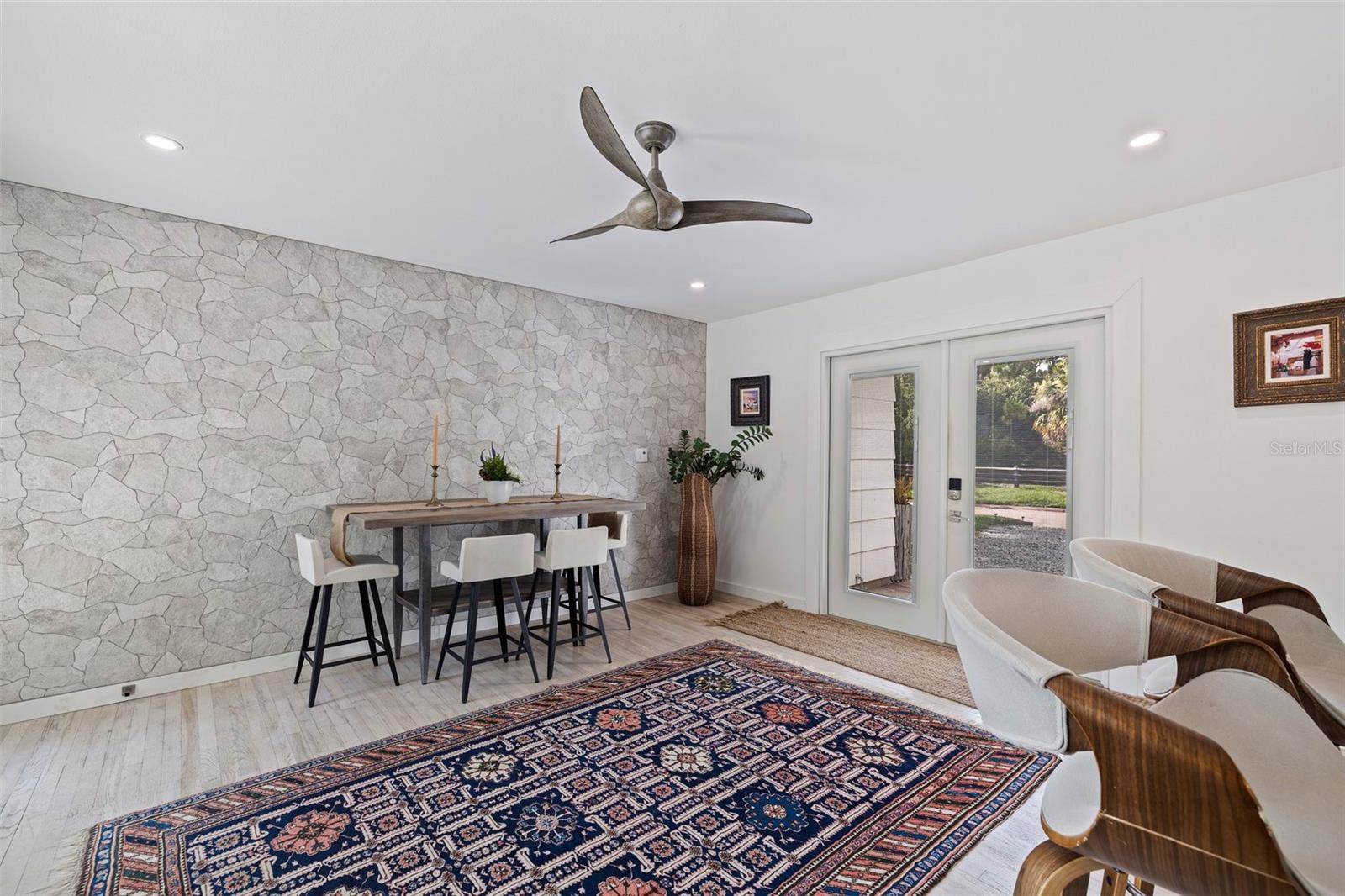 1800 Mound Place South, Saint Petersburg, FL 33712