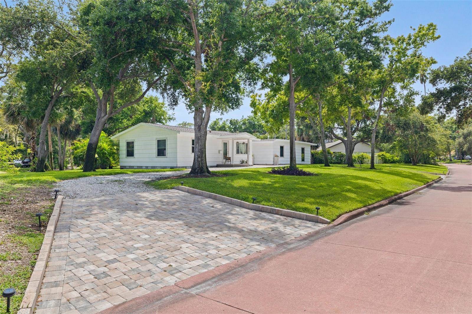 1800 Mound Place South, Saint Petersburg, FL 33712