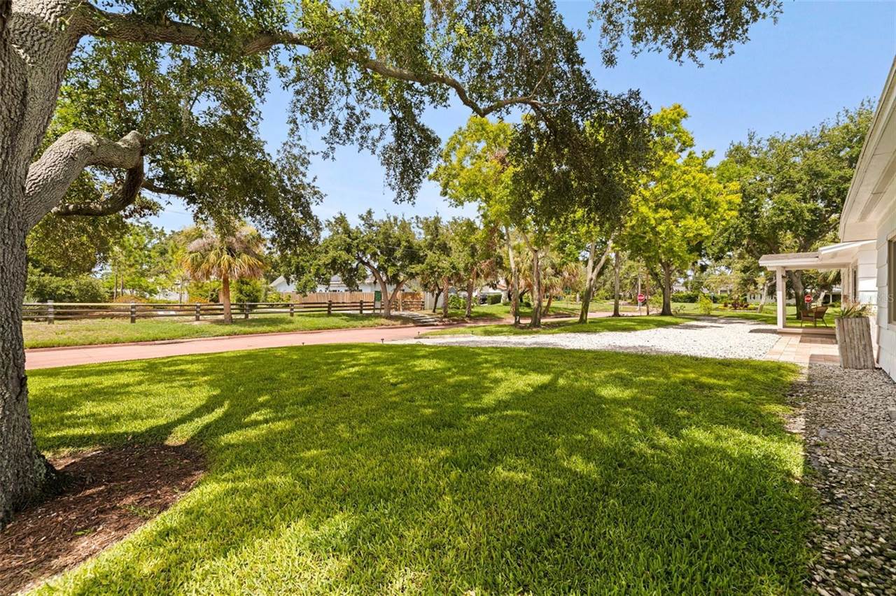 1800 Mound Place South, Saint Petersburg, FL 33712