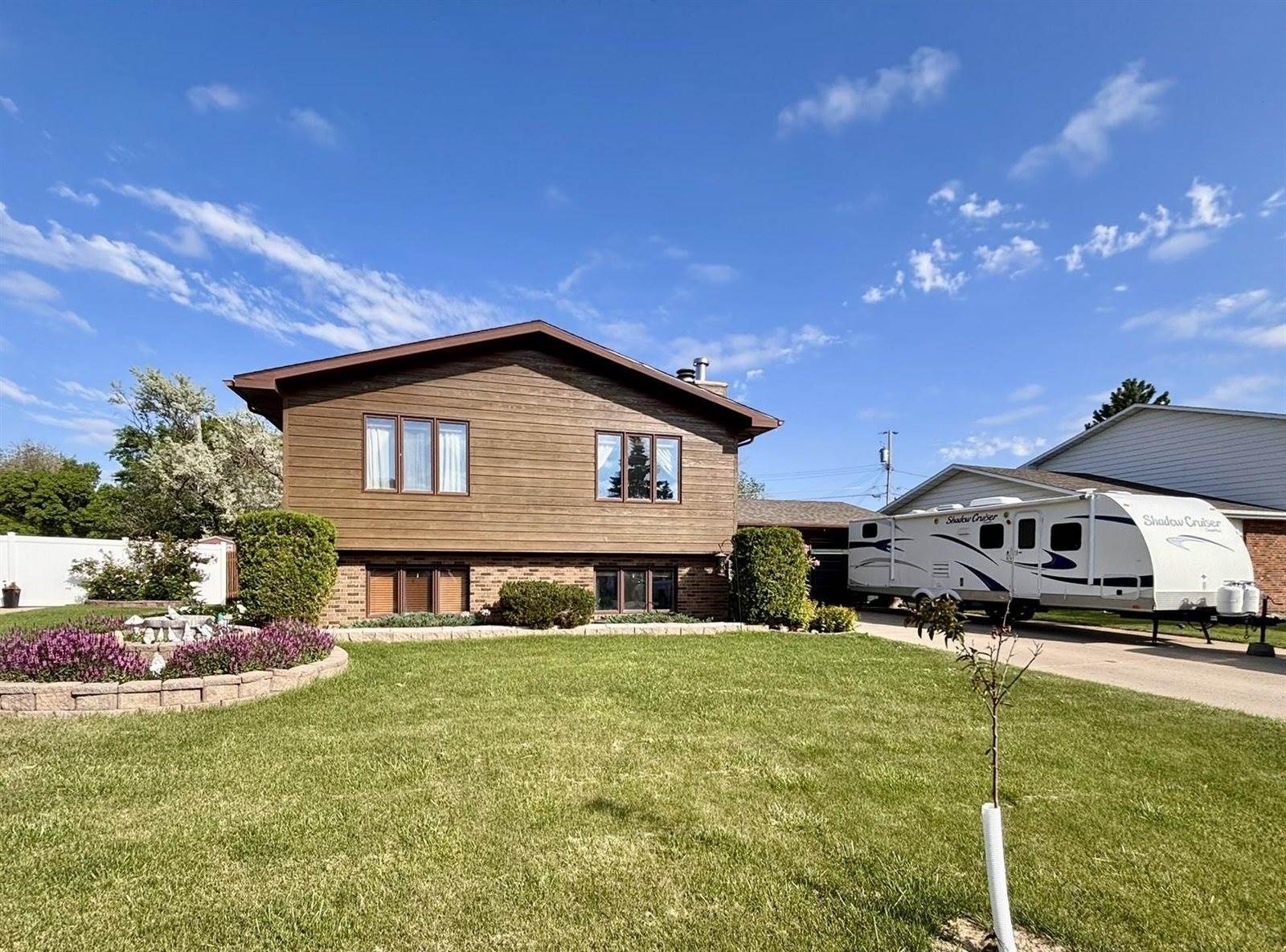 3 30th St SW, Minot, ND 58701