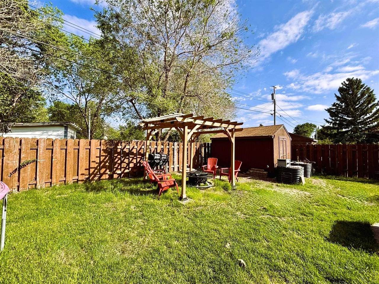 3 30th St SW, Minot, ND 58701