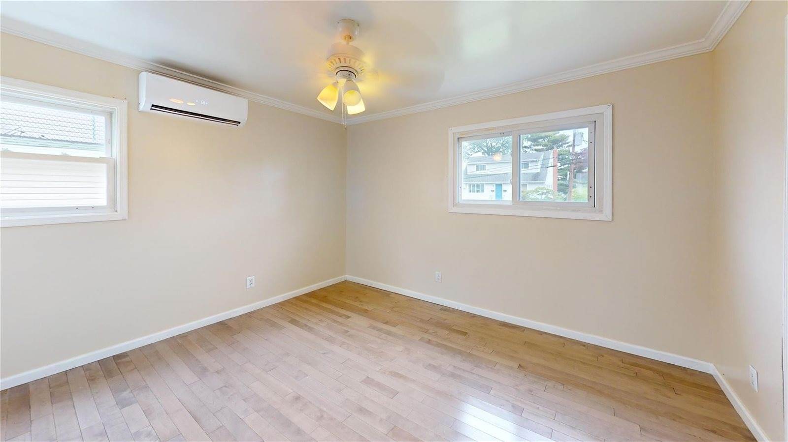 10 Marilyn Court, West Babylon, NY 11704