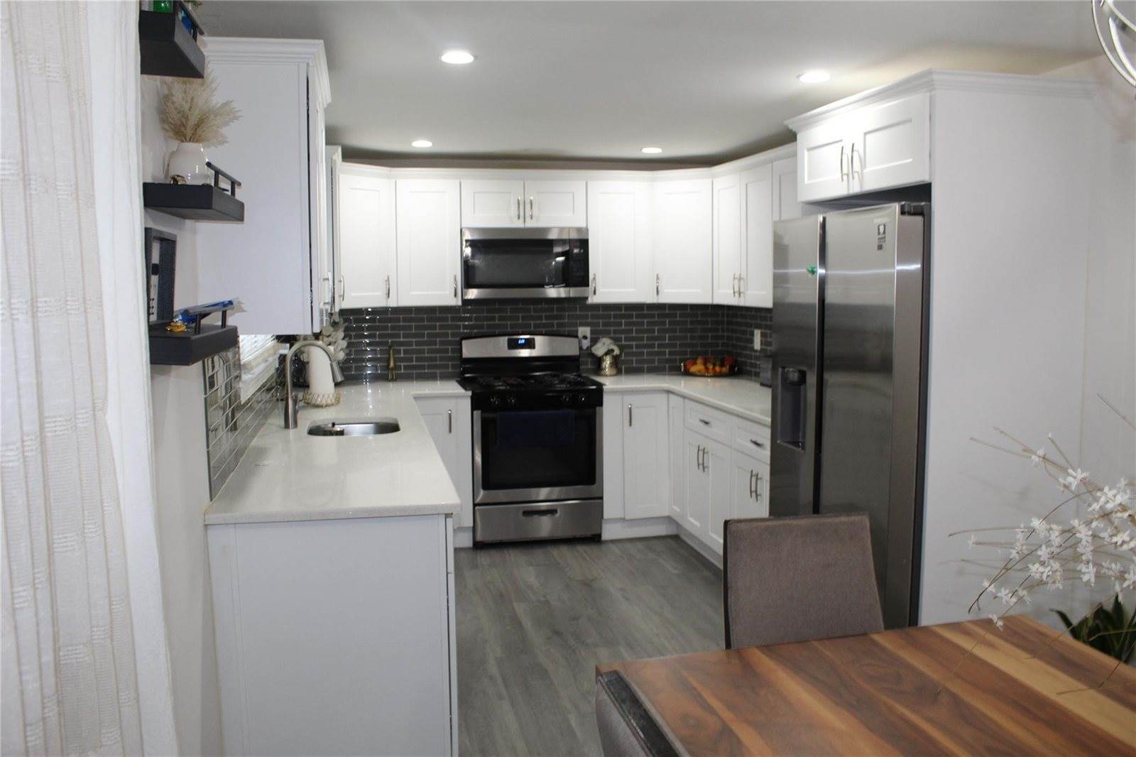 10 Marilyn Court, West Babylon, NY 11704