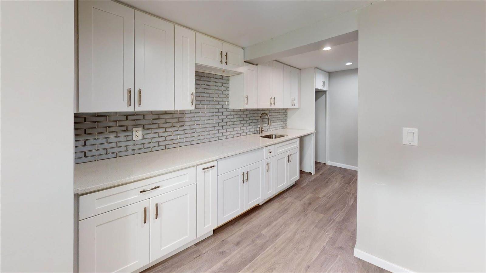 10 Marilyn Court, West Babylon, NY 11704