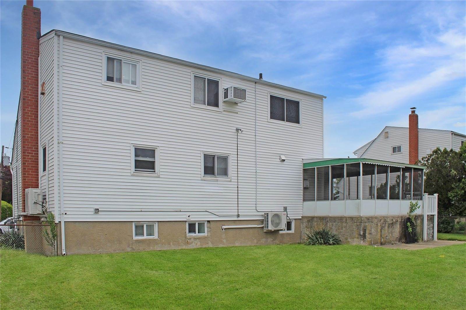 10 Marilyn Court, West Babylon, NY 11704