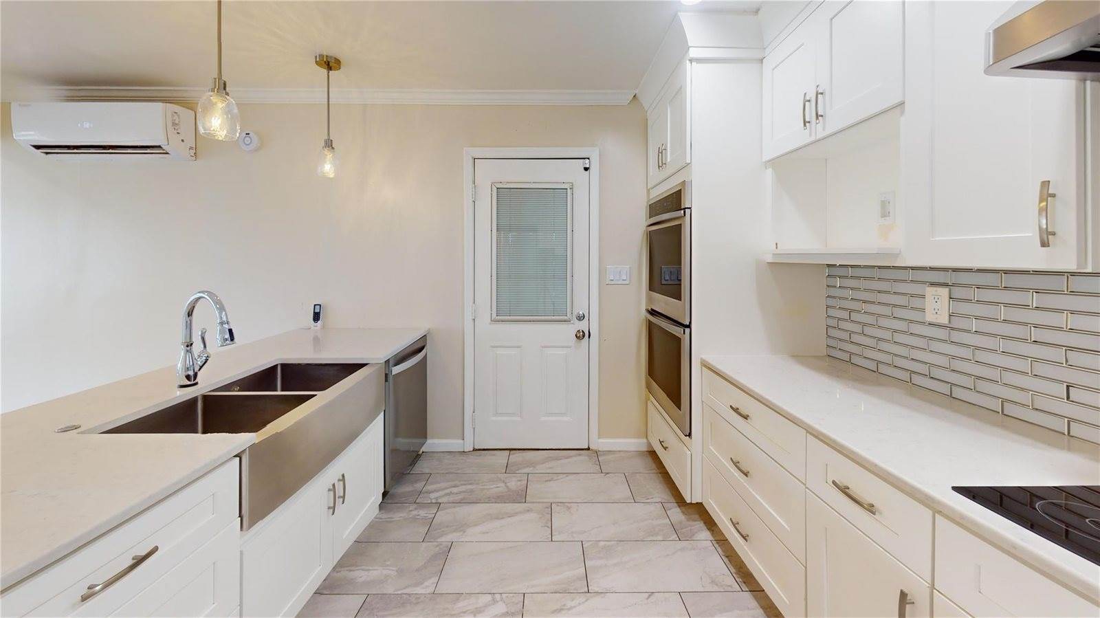 10 Marilyn Court, West Babylon, NY 11704