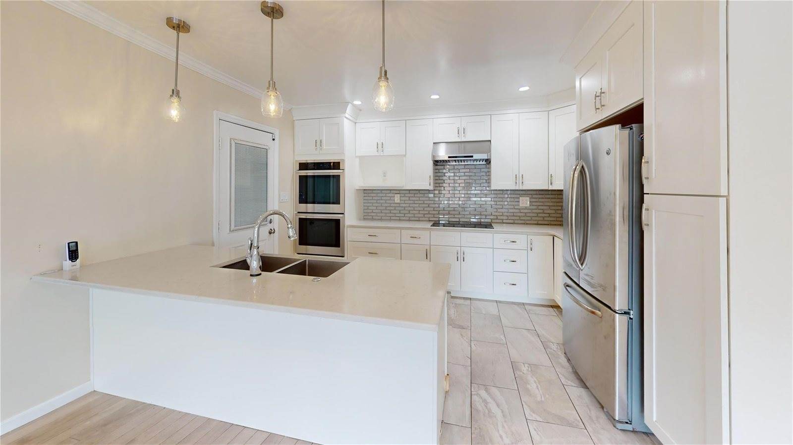 10 Marilyn Court, West Babylon, NY 11704