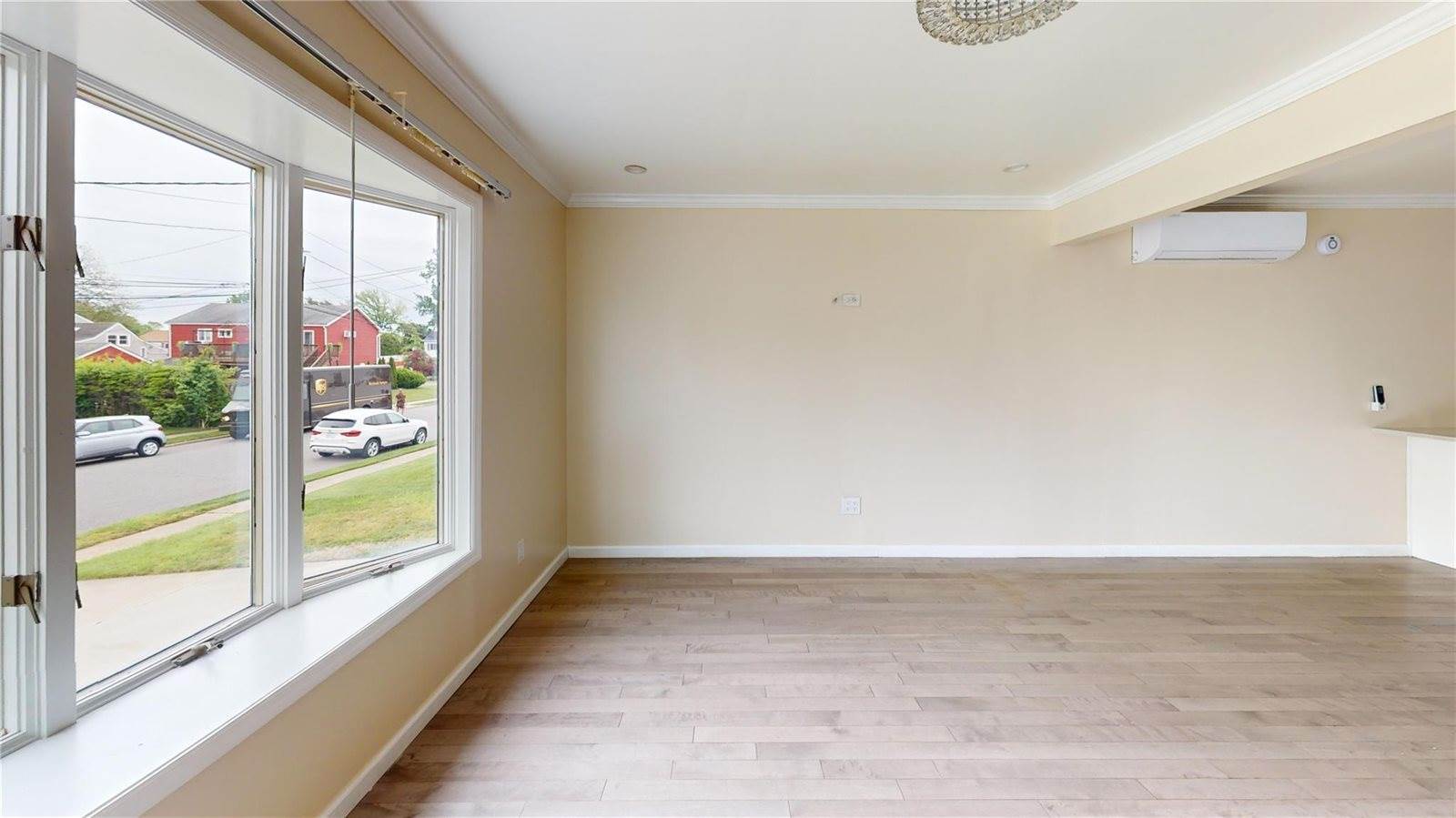 10 Marilyn Court, West Babylon, NY 11704