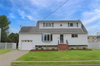 10 Marilyn Court, West Babylon, NY 11704