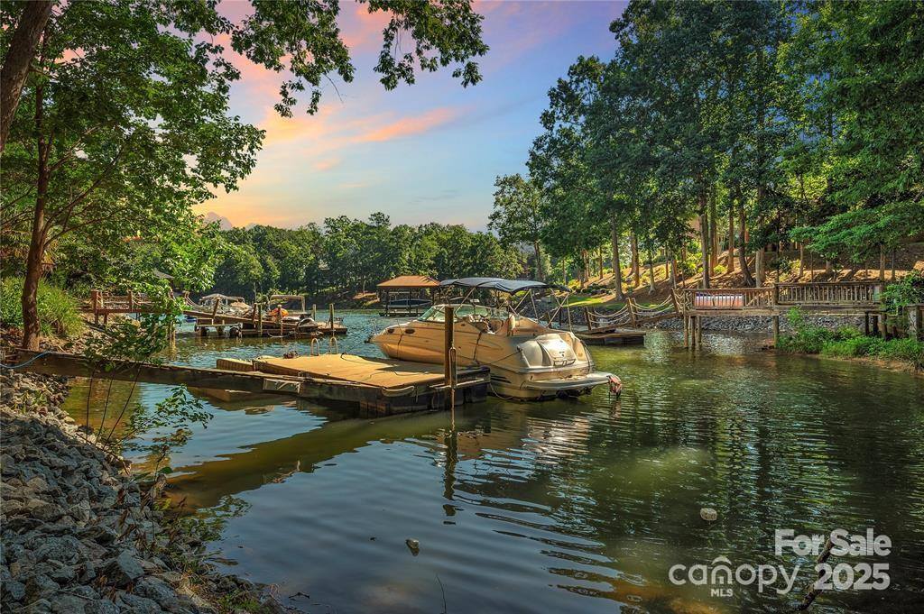 122 Long Cove Lane, Mooresville, NC 28117