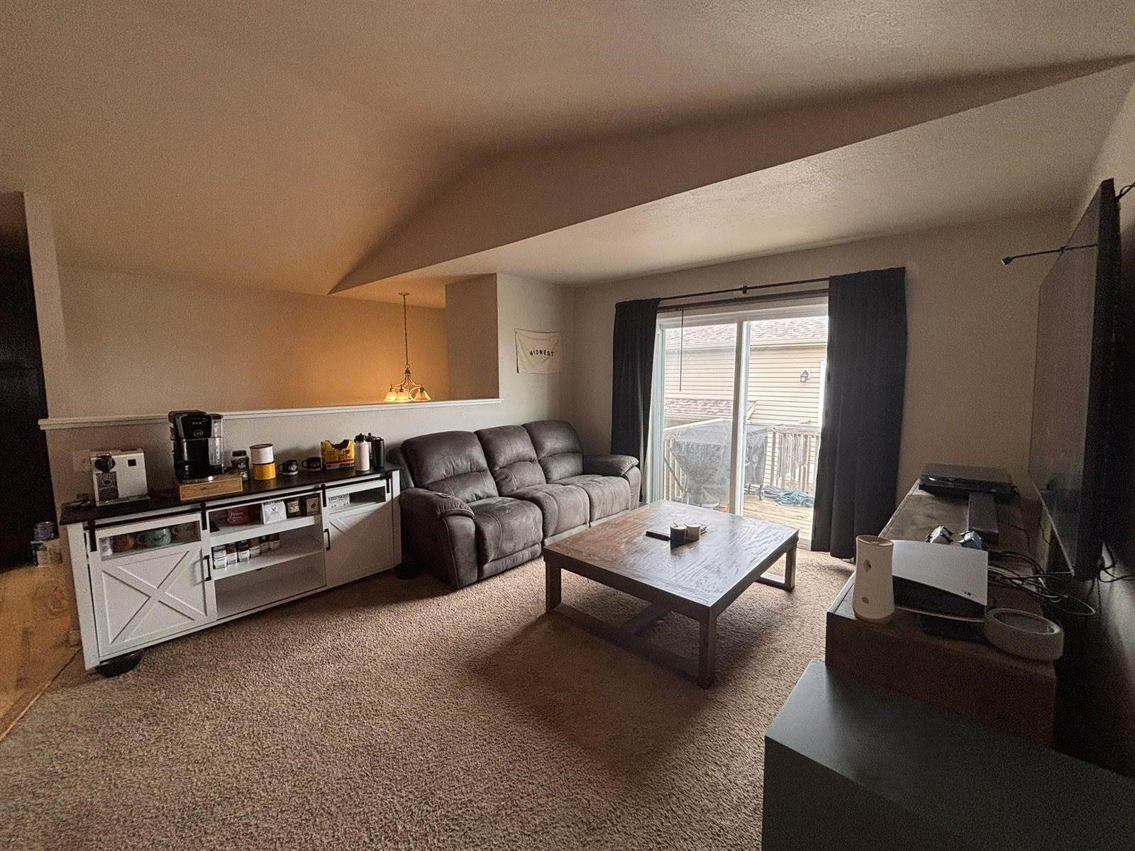 3119 8th St NE, Minot, ND 58703