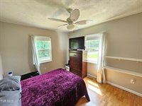 45 Poplar Street, Mosheim, TN 37818