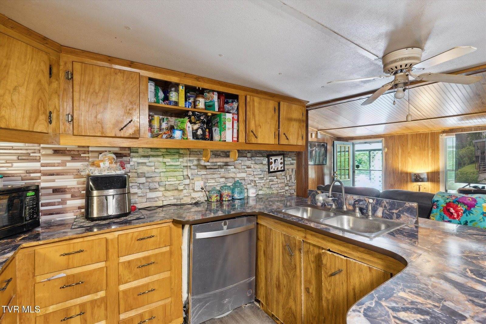 102 Tolley Lane, Erwin, TN 37650