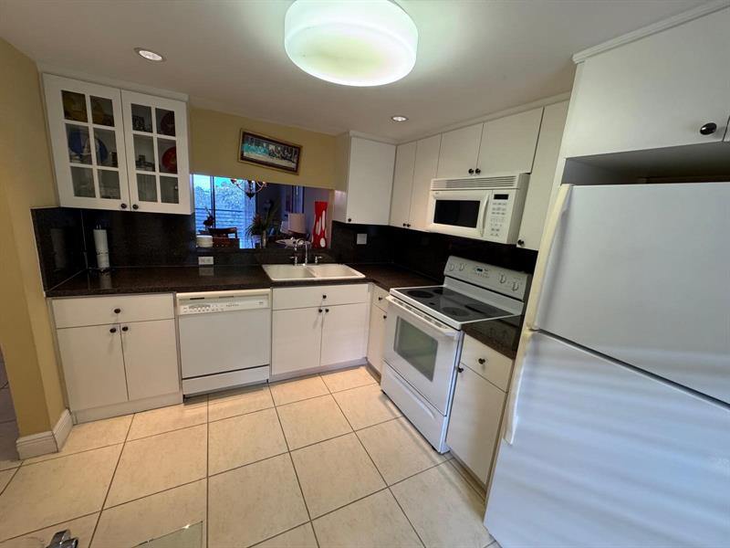 900 Colony Point Cir 407, #407, Pembroke Pines, FL 33026