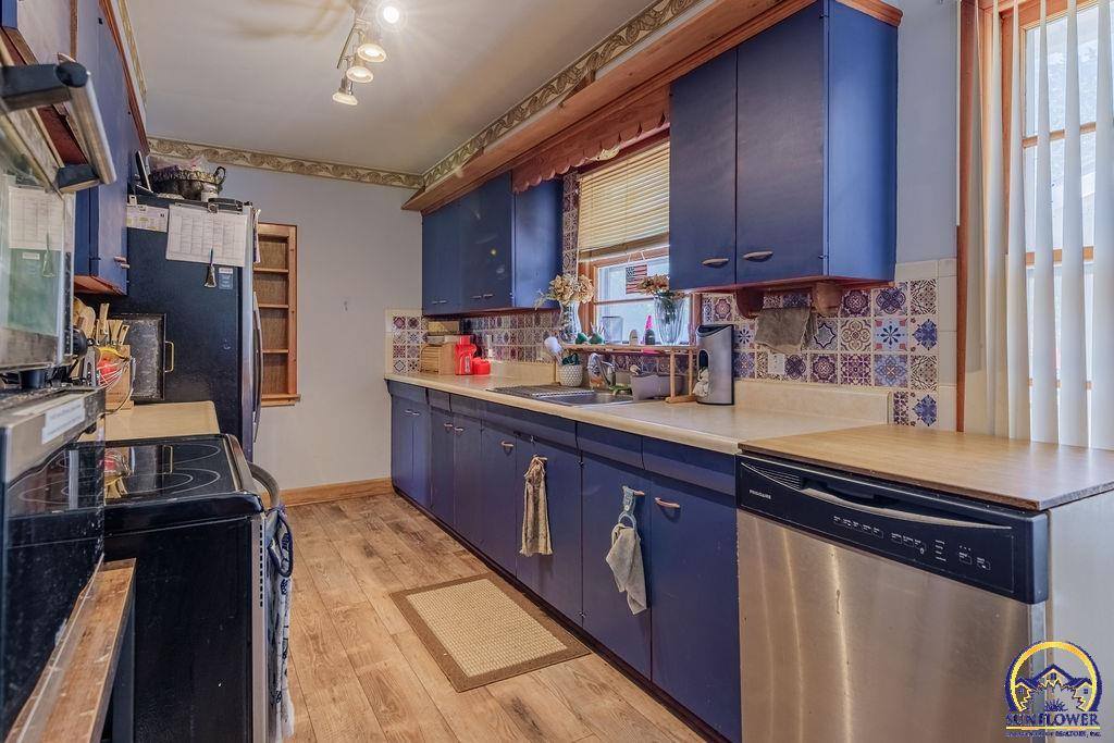 1930 NW 35th ST, Topeka, KS 66618