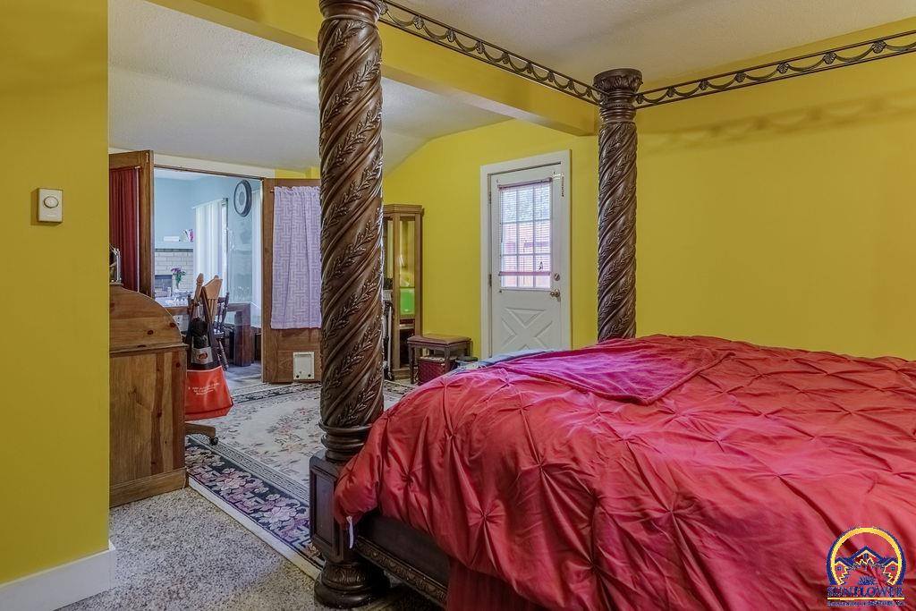 1930 NW 35th ST, Topeka, KS 66618