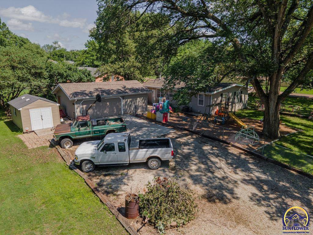 1930 NW 35th ST, Topeka, KS 66618