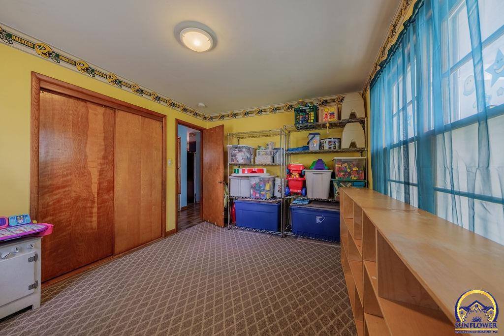 1930 NW 35th ST, Topeka, KS 66618