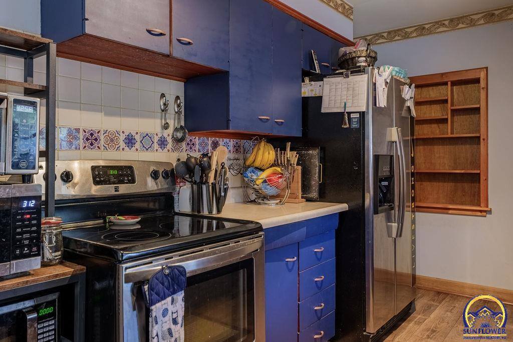 1930 NW 35th ST, Topeka, KS 66618