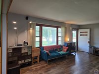 1930 NW 35th ST, Topeka, KS 66618