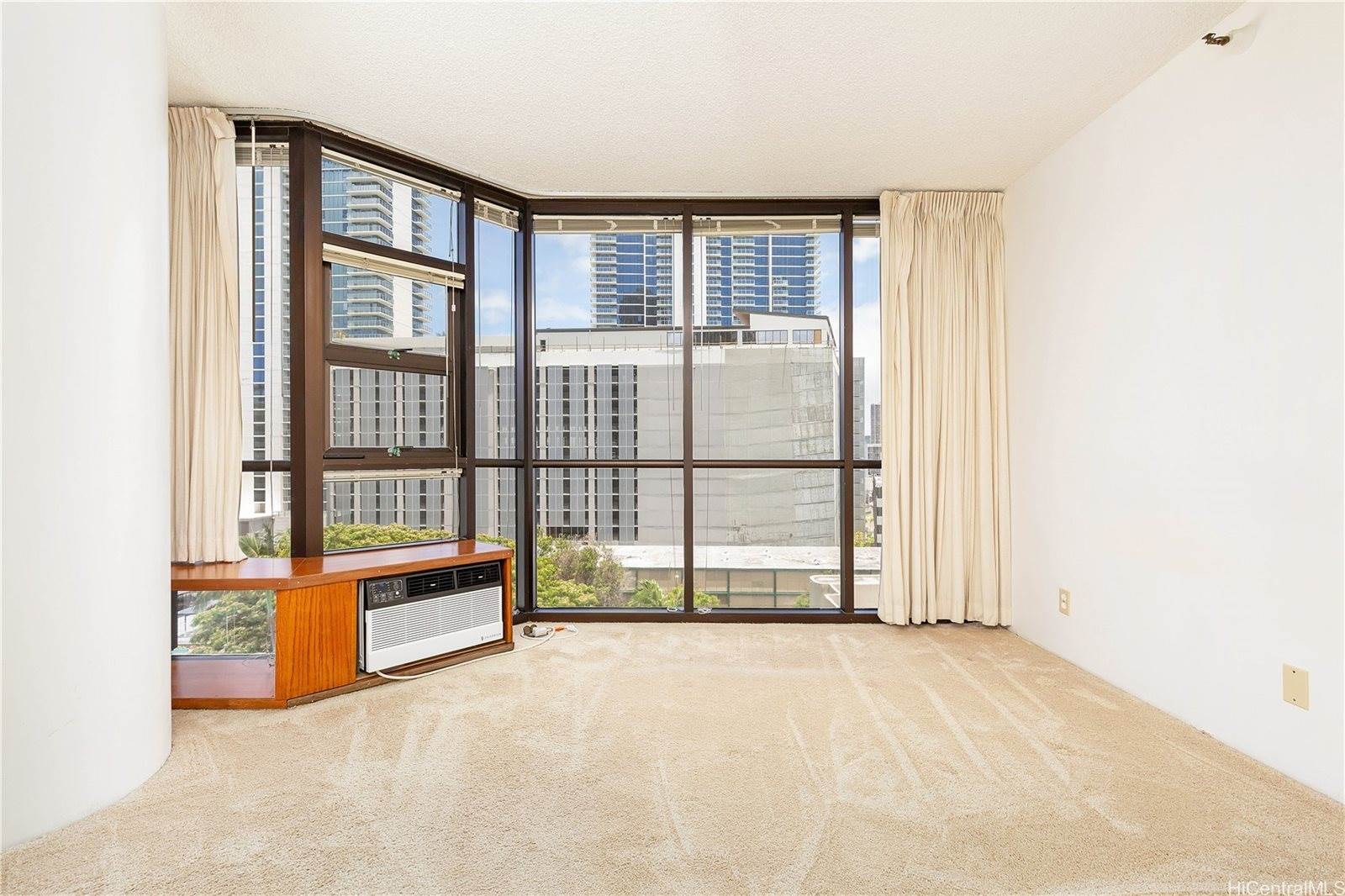 930 Kaheka Street, Honolulu, HI 96814