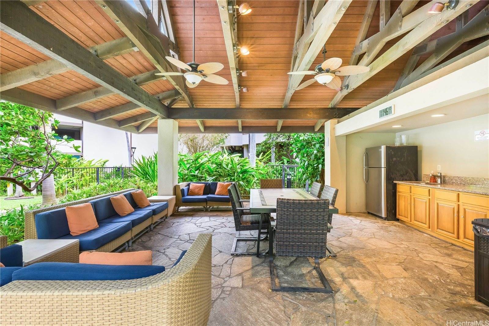 930 Kaheka Street, Honolulu, HI 96814