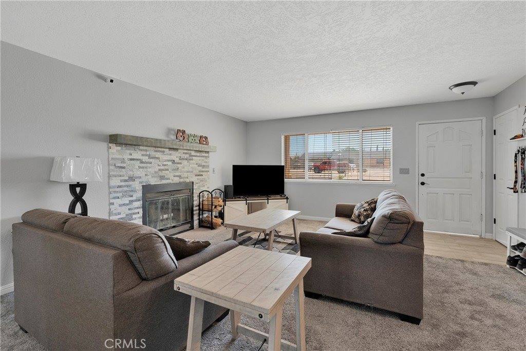 18064 Cajon Street, Hesperia, CA 92345