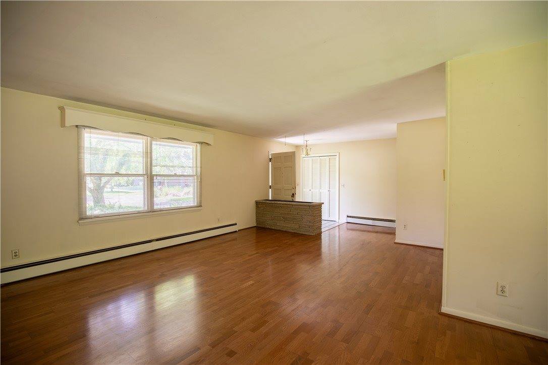 9 Springwood Lane, Pittsford, NY 14534