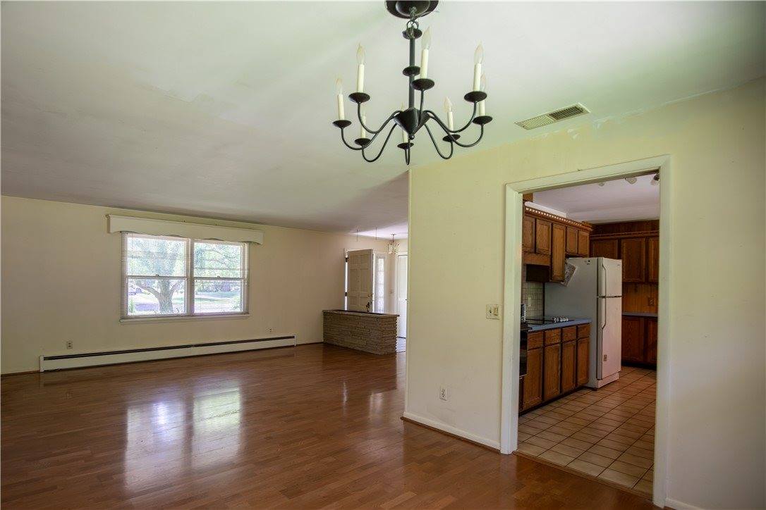 9 Springwood Lane, Pittsford, NY 14534