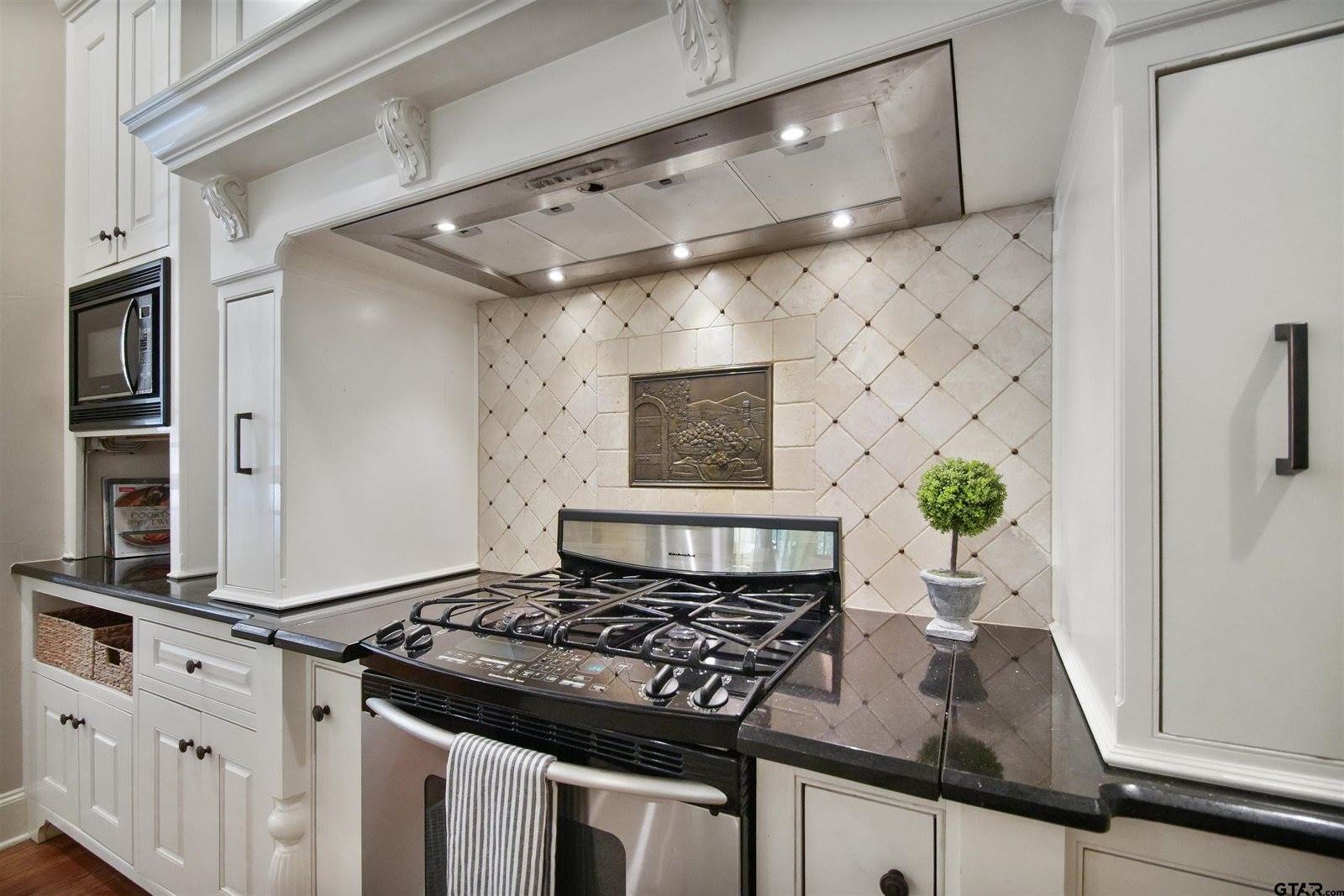 15424 Sunrise Lake Court, Tyler, TX 75707