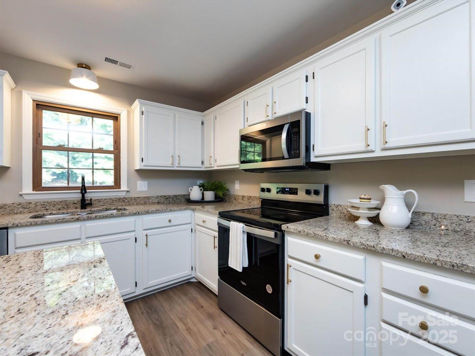 113 Foxfield Lane, Matthews, NC 28105