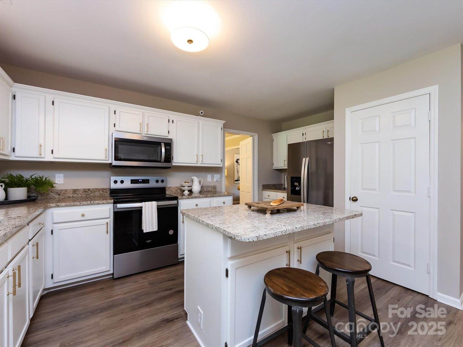 113 Foxfield Lane, Matthews, NC 28105