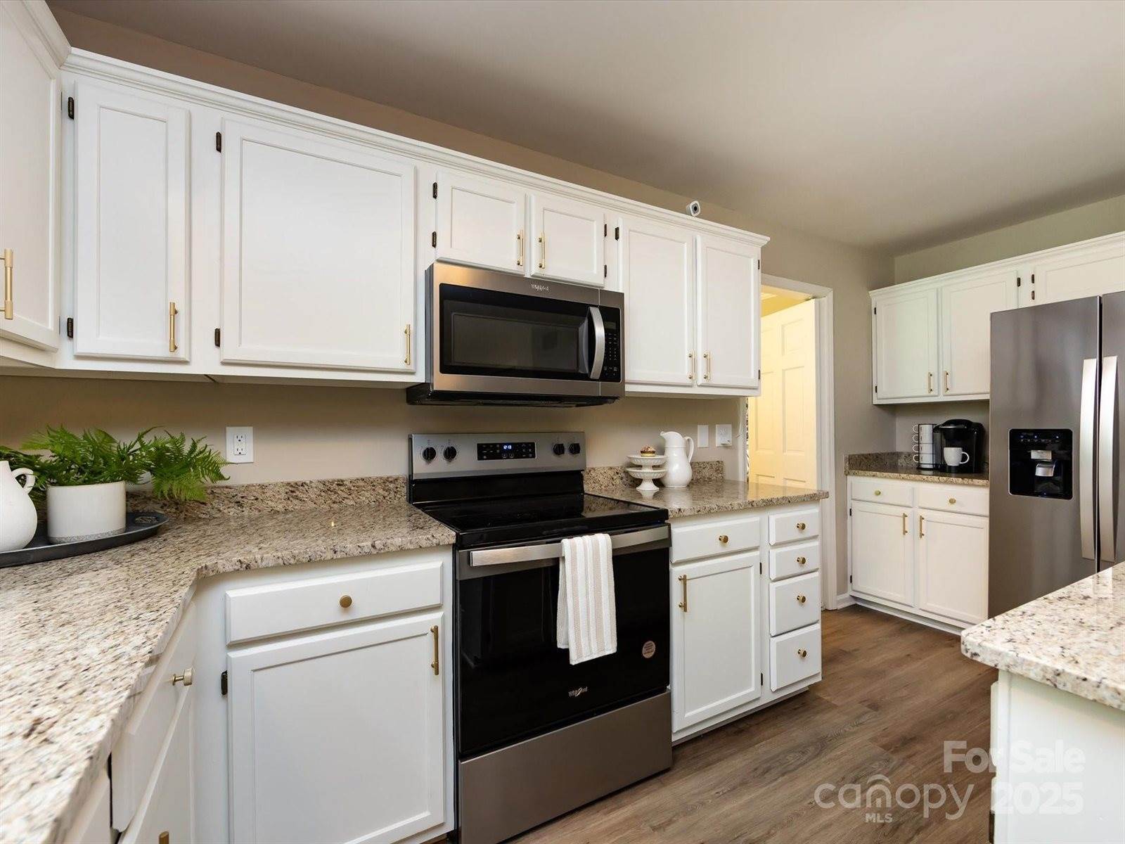 113 Foxfield Lane, Matthews, NC 28105