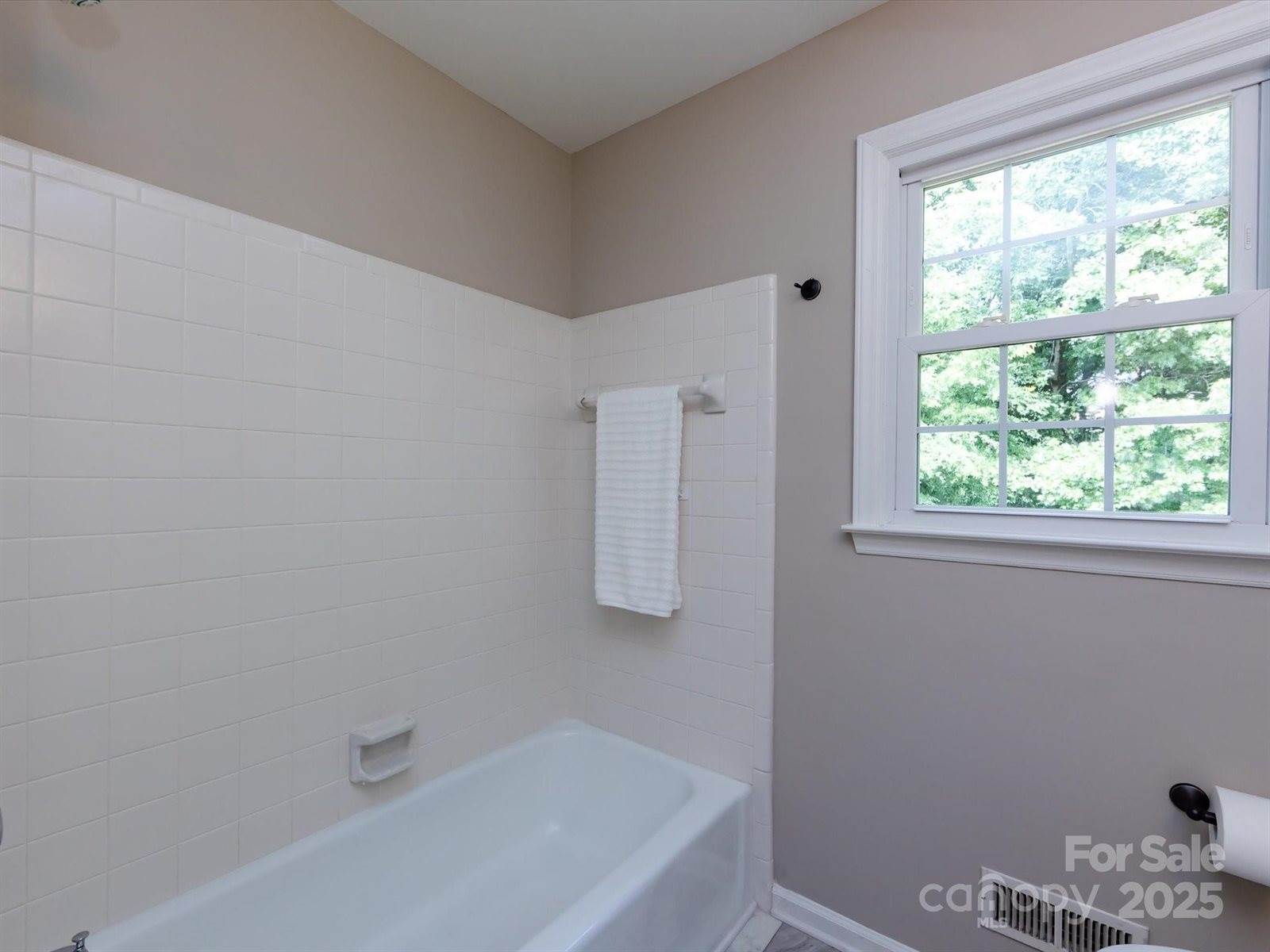 113 Foxfield Lane, Matthews, NC 28105