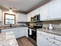 113 Foxfield Lane, Matthews, NC 28105