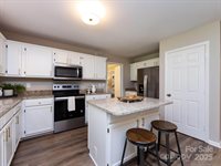 113 Foxfield Lane, Matthews, NC 28105