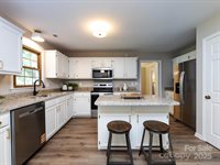 113 Foxfield Lane, Matthews, NC 28105