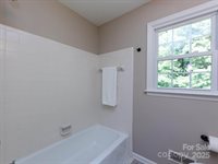 113 Foxfield Lane, Matthews, NC 28105