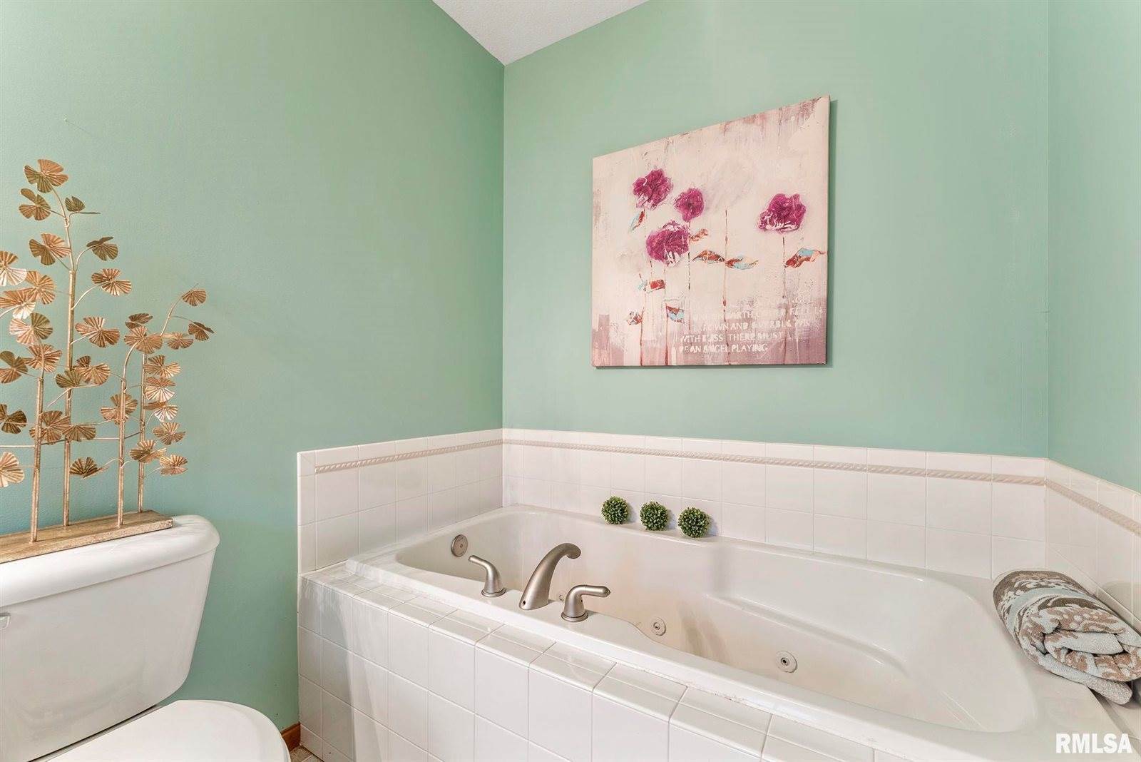 4614 Kelling Street, Davenport, IA 52806