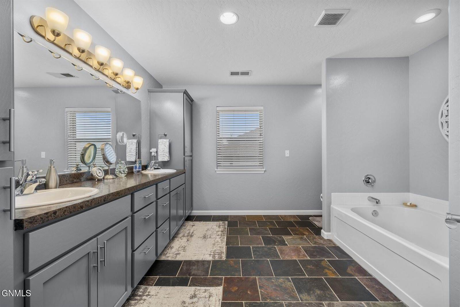 1531 Creekside Drive, Williston, ND 58801