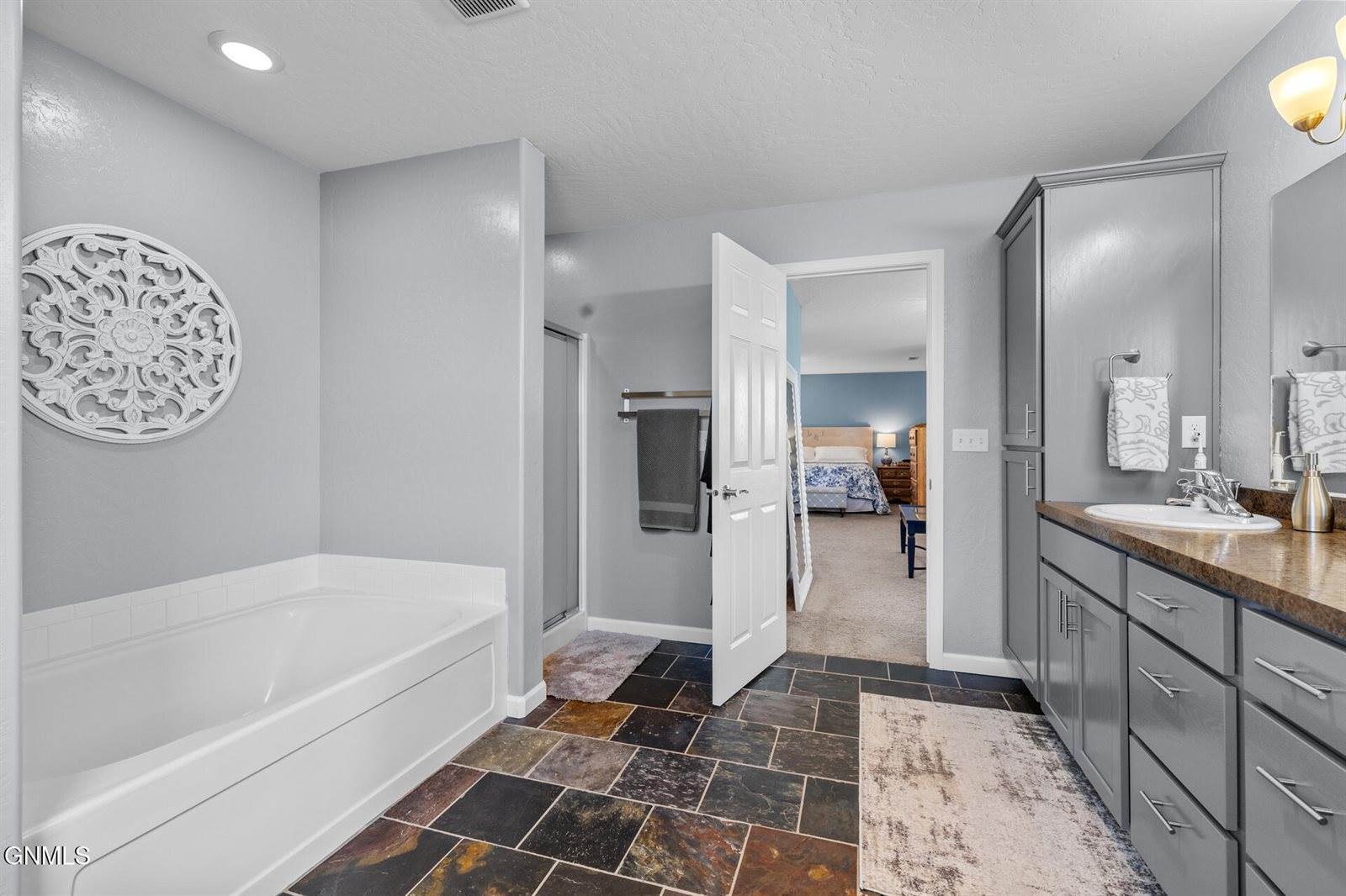 1531 Creekside Drive, Williston, ND 58801