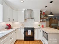 2032 Greenbrook Parkway, Matthews, NC 28104