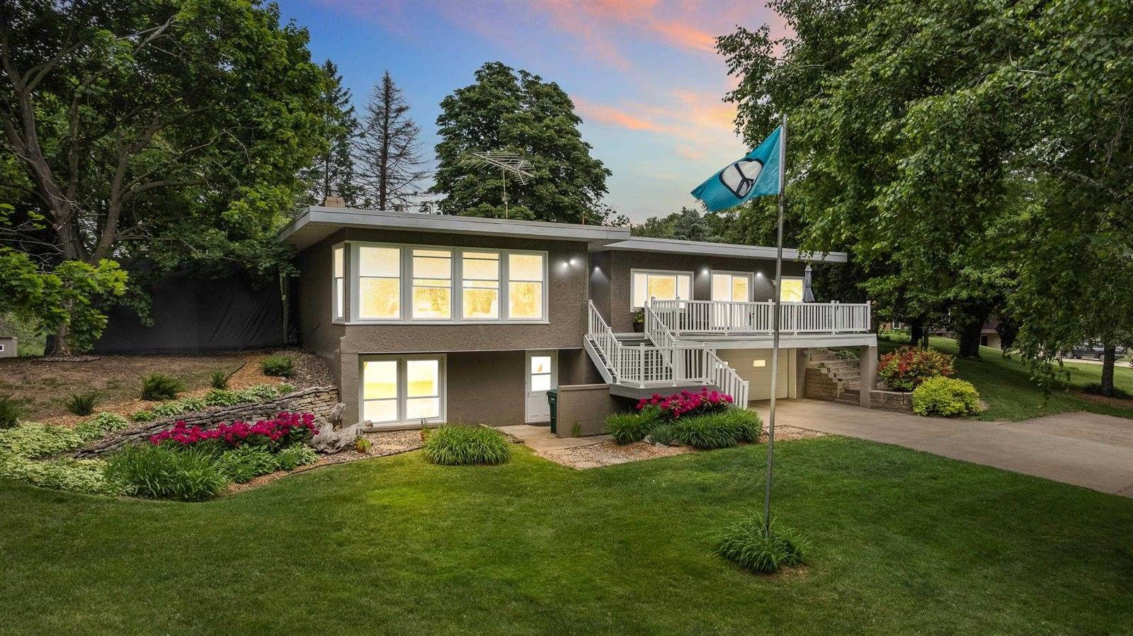 1242 E Edgewood Drive, Appleton, WI 54913