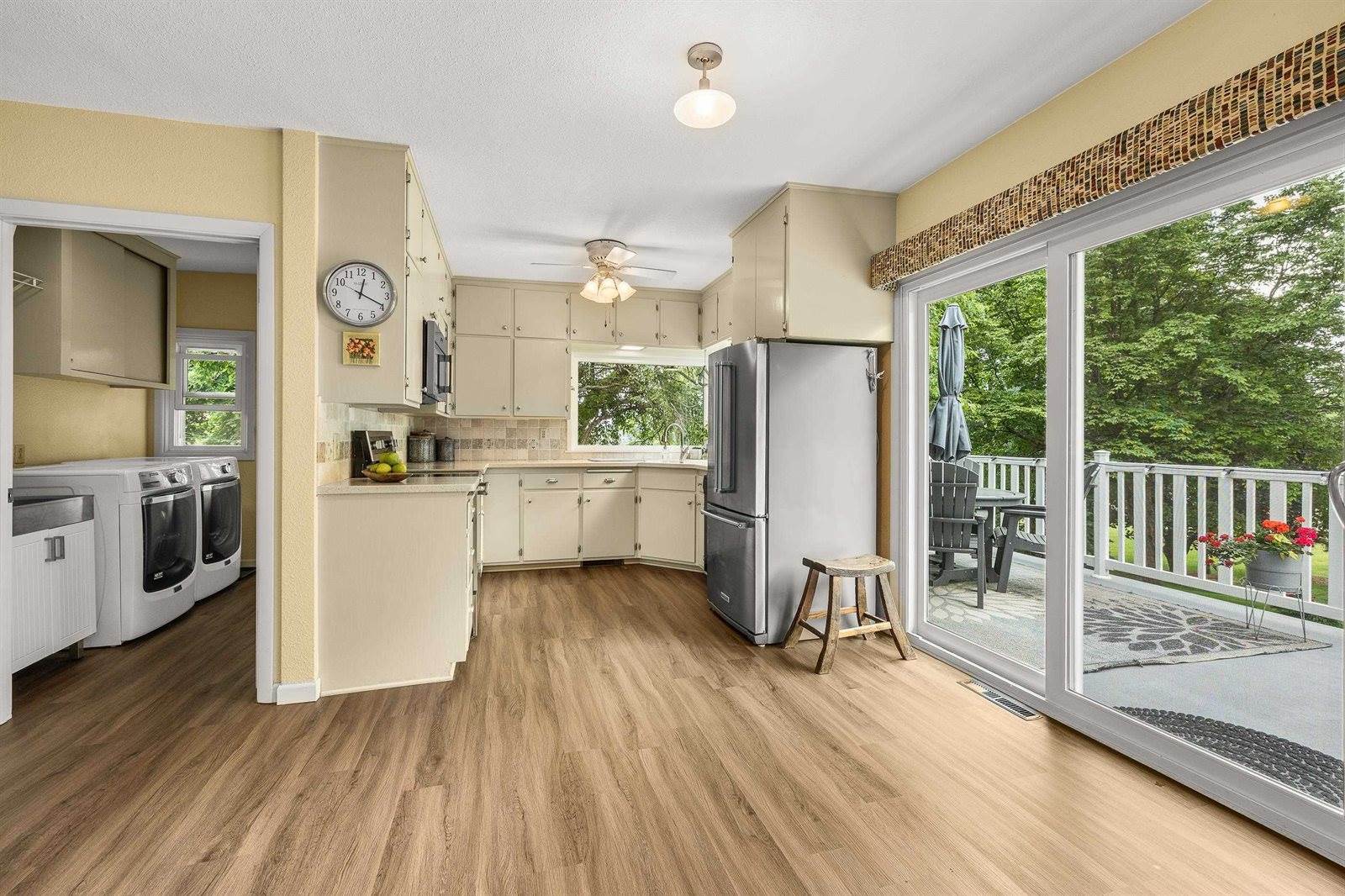 1242 E Edgewood Drive, Appleton, WI 54913