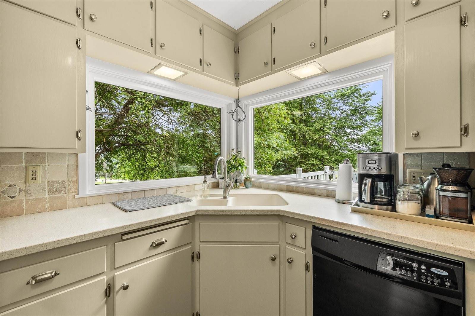 1242 E Edgewood Drive, Appleton, WI 54913