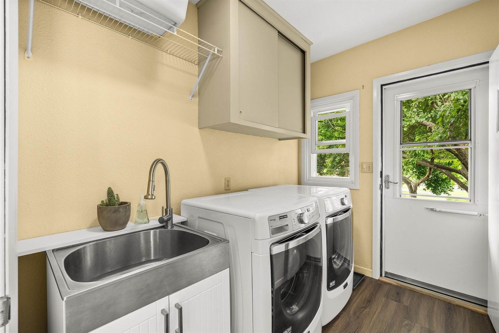 1242 E Edgewood Drive, Appleton, WI 54913